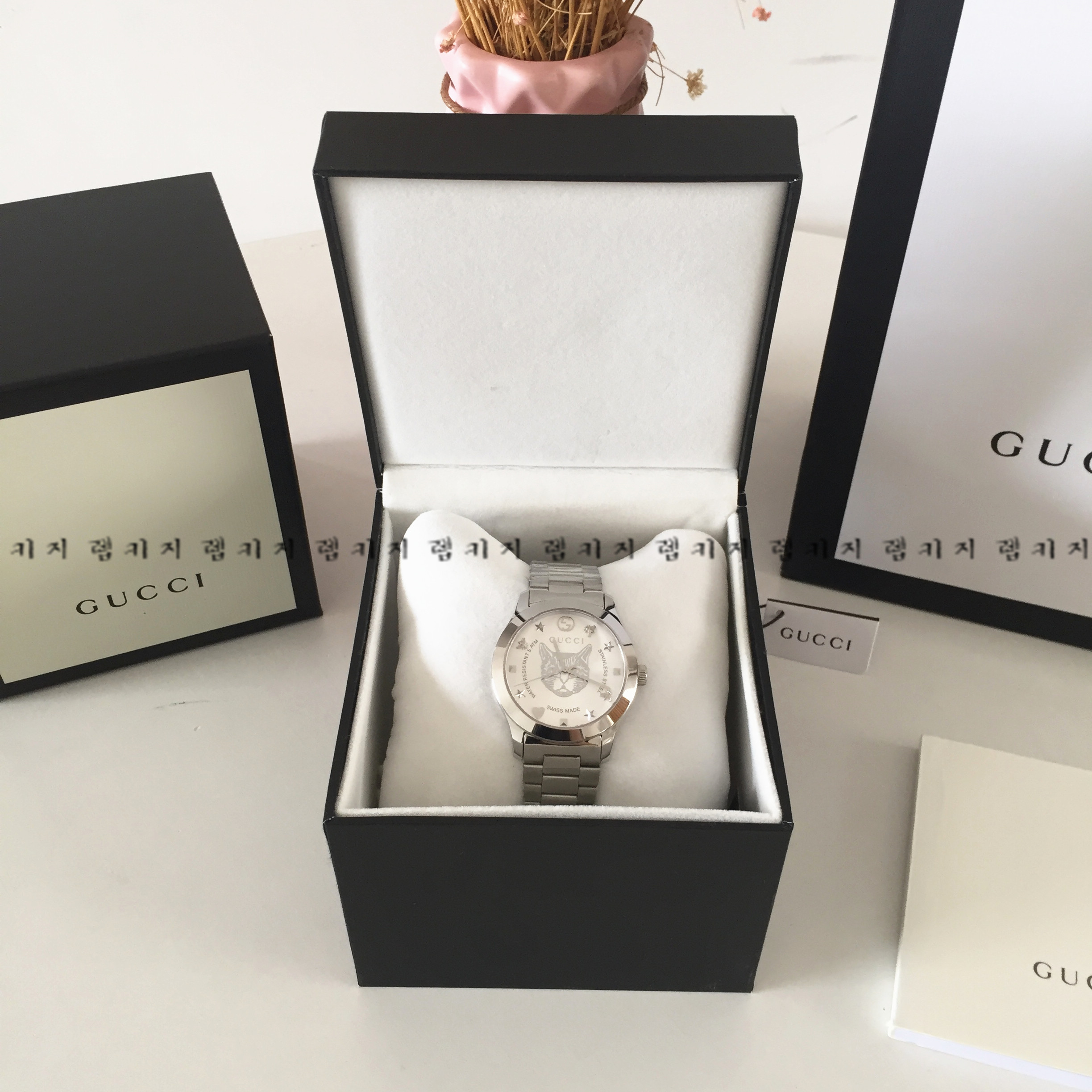 구찌 G타임리스 캣 워치 은장 남성 메탈시계